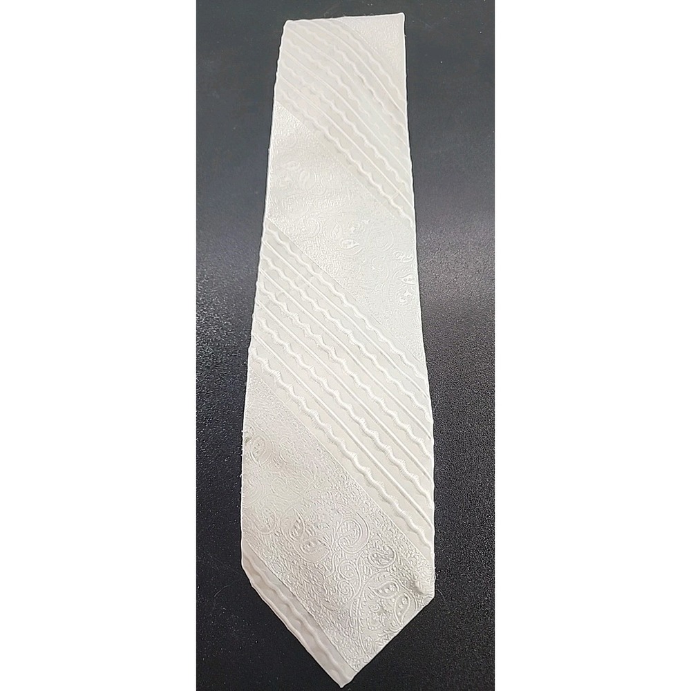 Vintage 70s Montgomery Ward White Mens Neck Tie Tailored‎ Design 4in